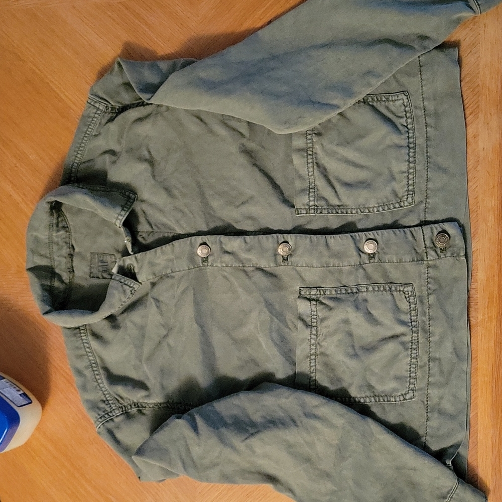 Gap cropped utility lightweight jacket.